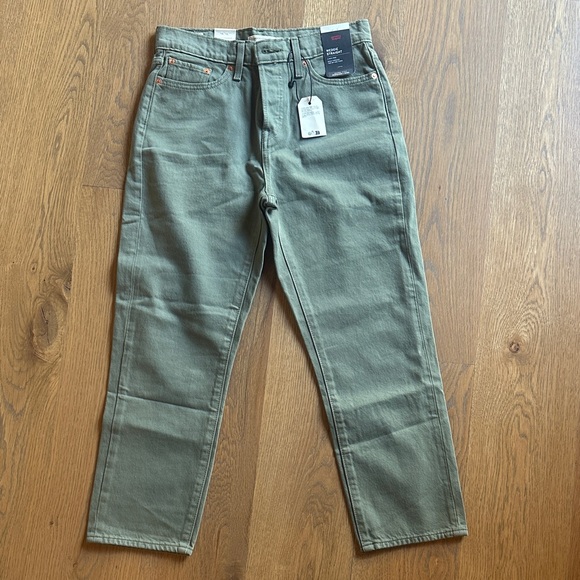 Levi's NWT Women's Olive Wedgie Straight High Rise Jean - Picture 1 of 5